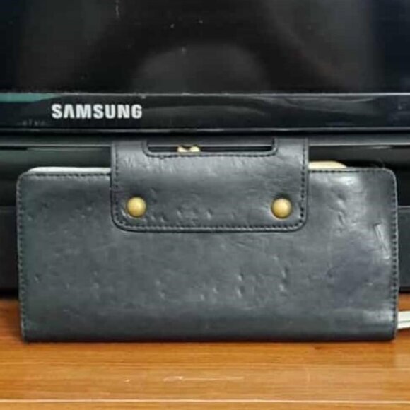 Authentic Danier Vintage Genuine Leather Wallet/Wristlet - Picture 7 of 7